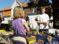 Loppemarked (Rasmus) på Lighedsvej, aug. 2000 - Foto: Kurt Smith